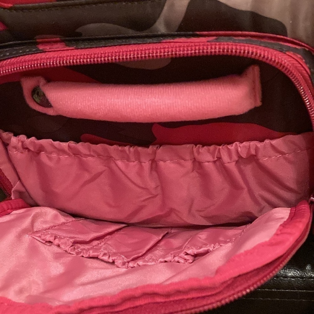 Lug Propeller Pink Camouflage Quilted Duffel Bag BNWT - Picture 8 of 13